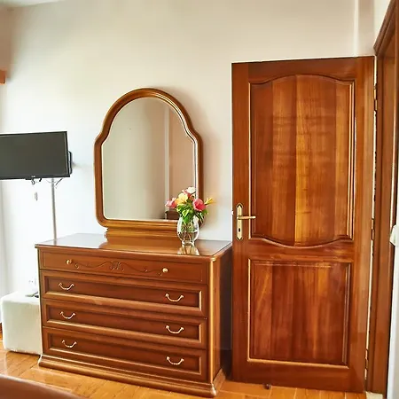 מלון דירות Aroni 4*